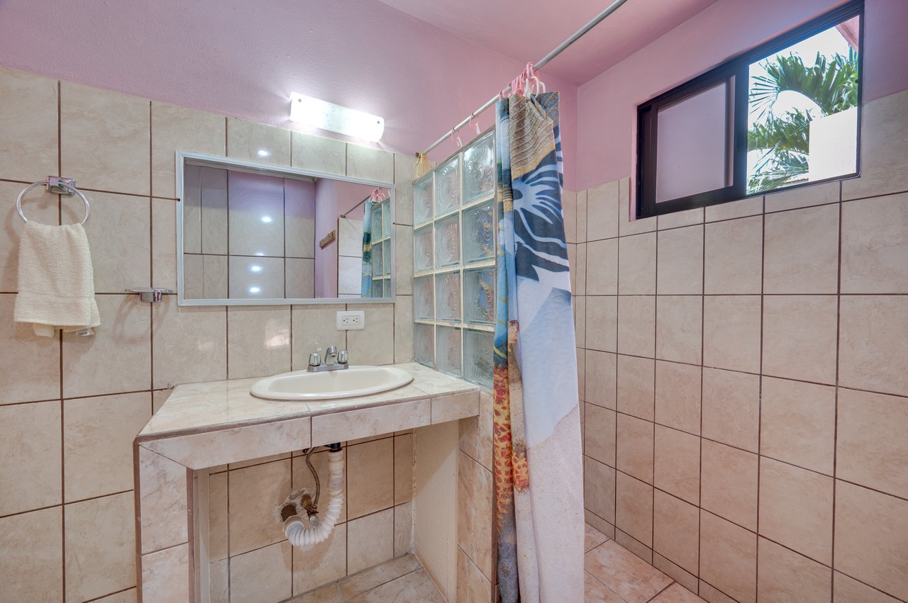 Tamarit House | Spacious Tropical Retreat in Villareal, Costa Rica