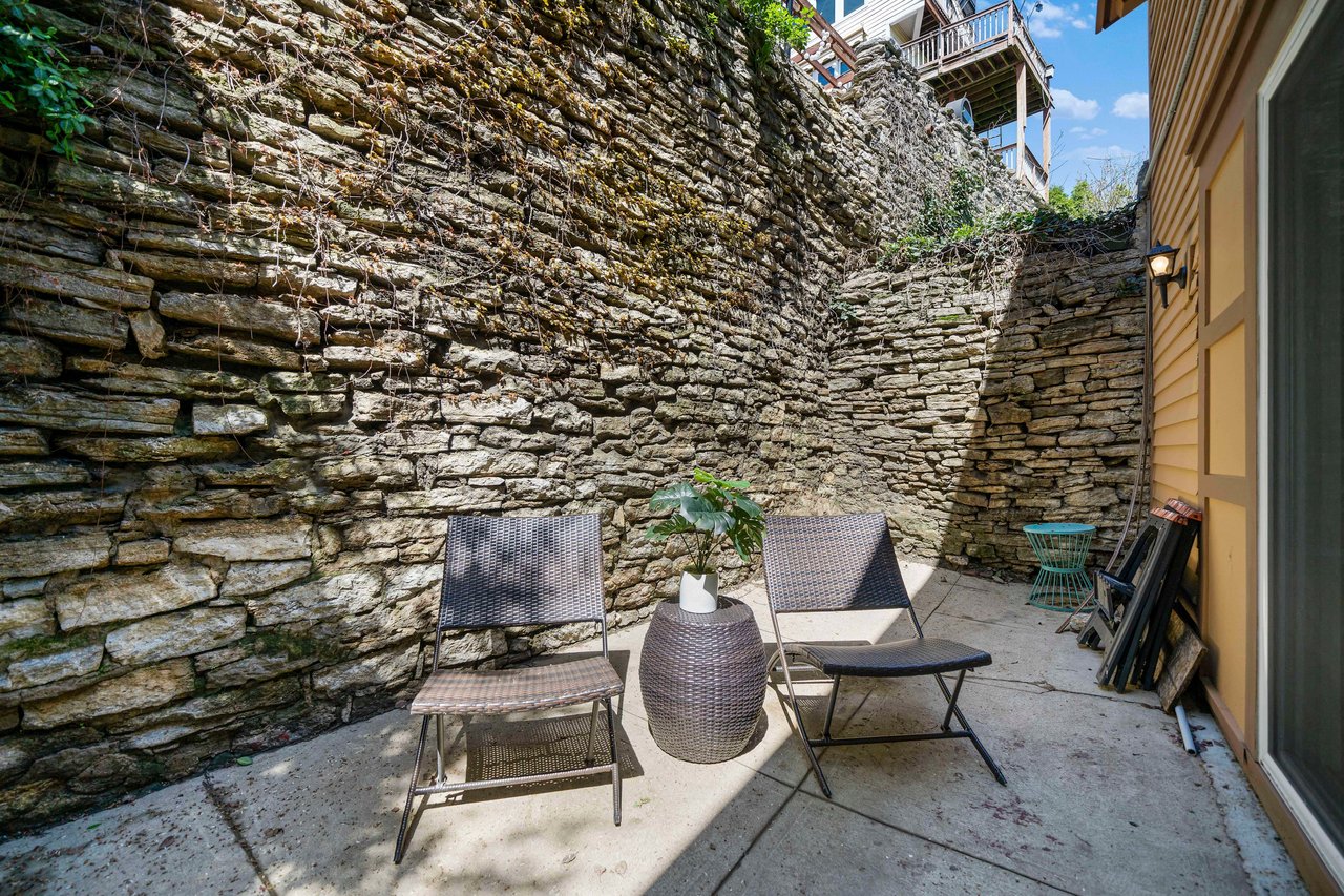 1041 SAINT GREGORY STREET #4