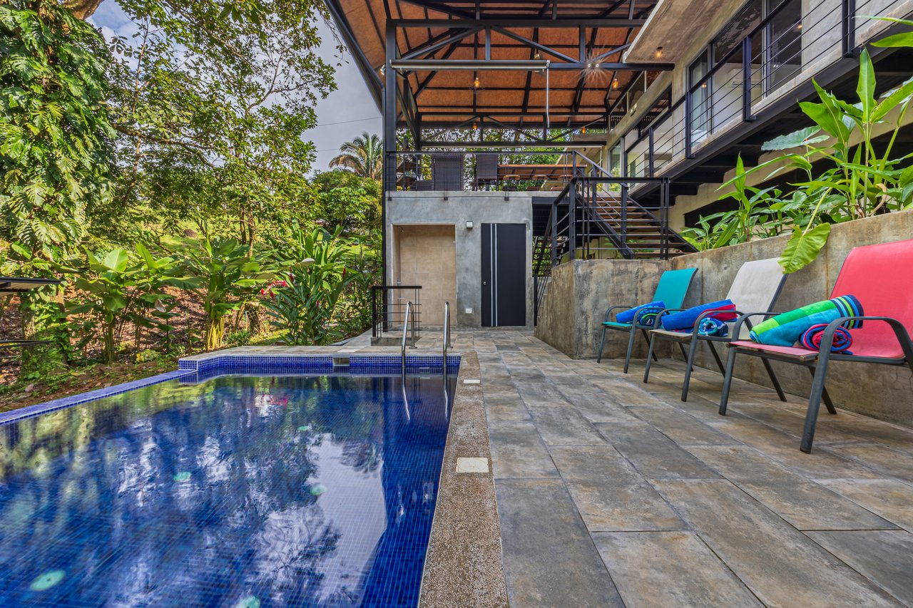   3 bedrooms, 2.5 bathrooms Villa Steps from Uvita, beautiful Beaches, Waterfalls, Restaurants and Tourist Attractions.