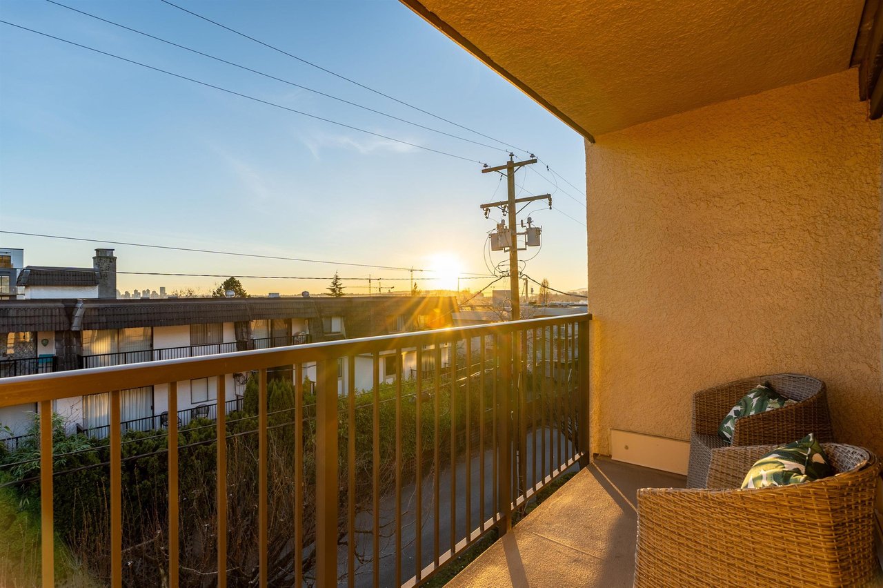 307 W 2nd St, #211