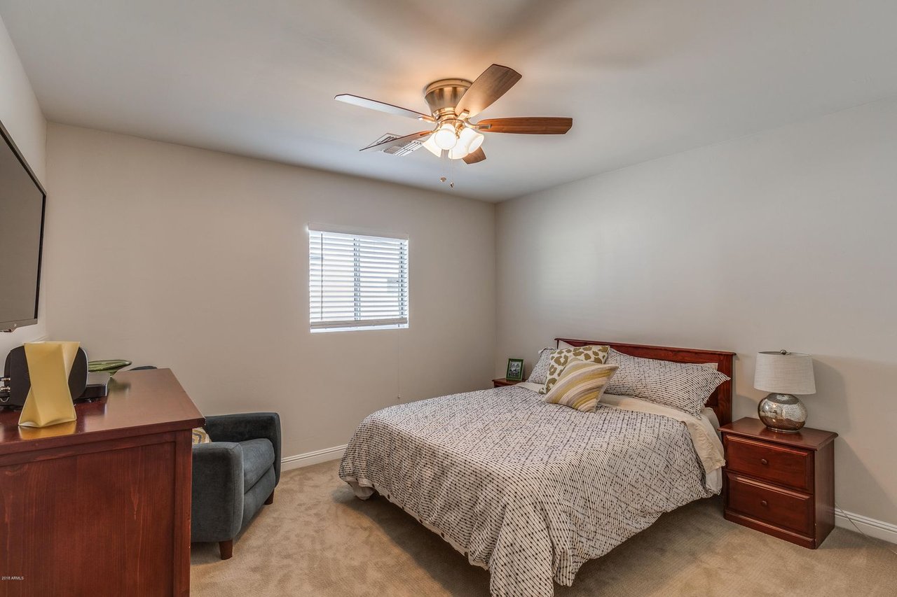 4009 E AVALON Dr