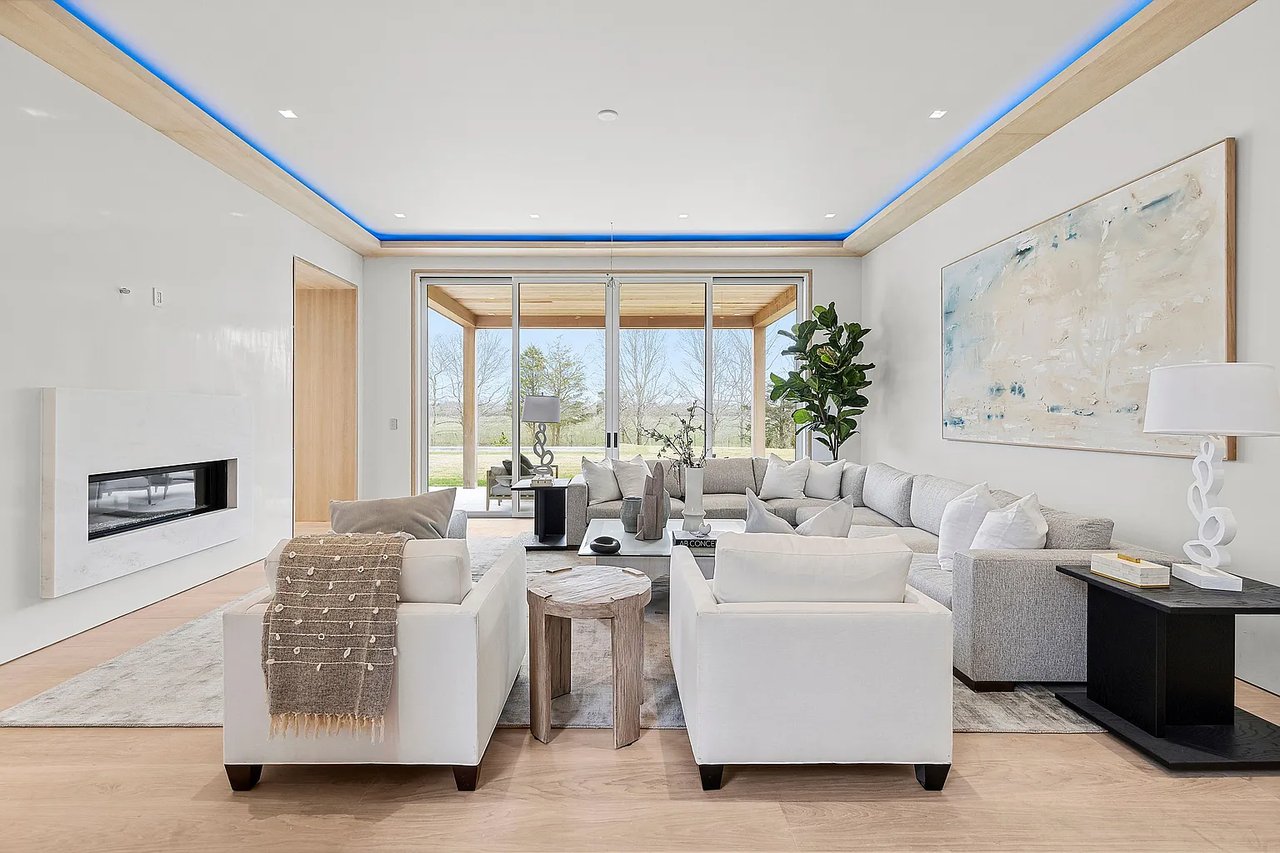 637 Halsey Ln - In Contract