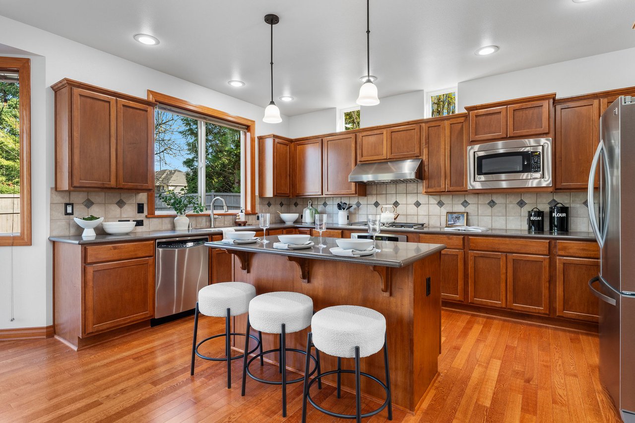 202 Chelan Ct NE