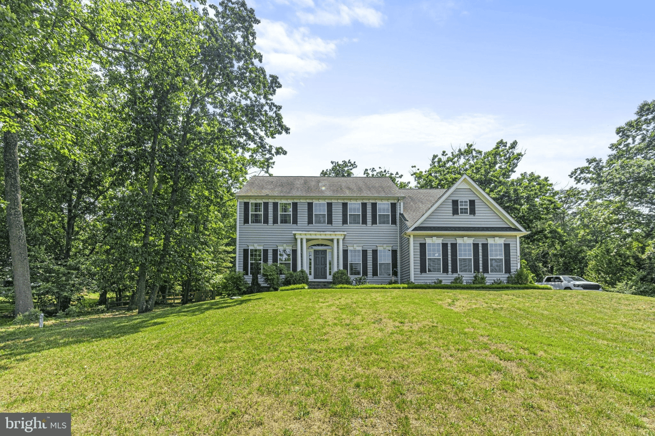942 Lake Dr