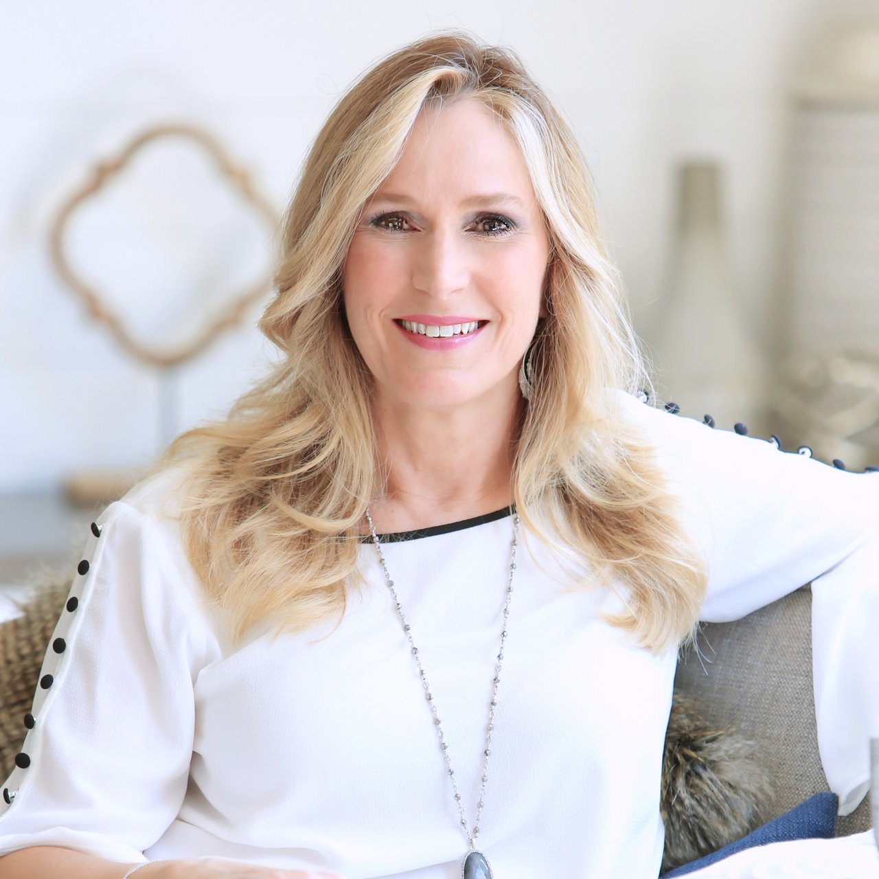 Julie Williams Portland, OR Real Estate Agent Headshot