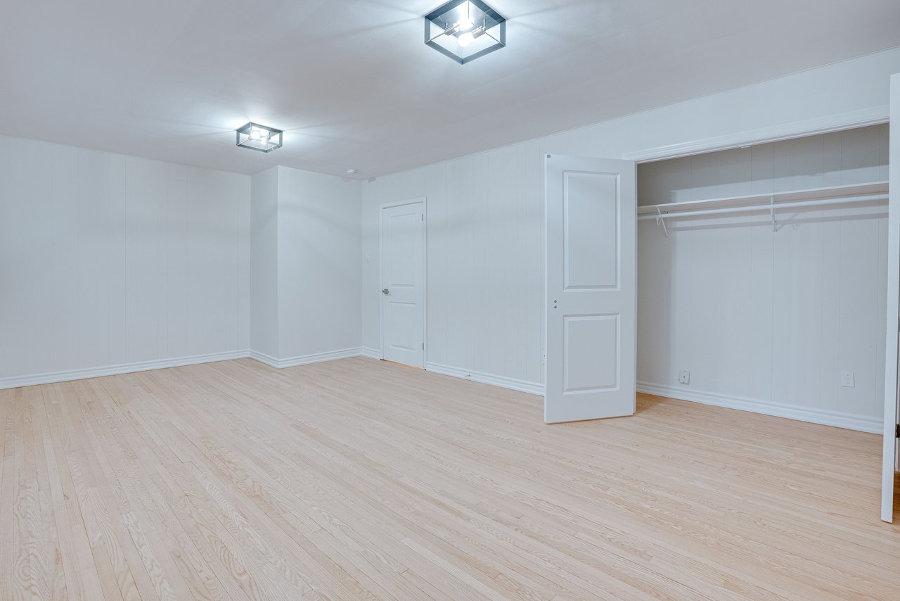 25 Karen Road Unit: Lower
