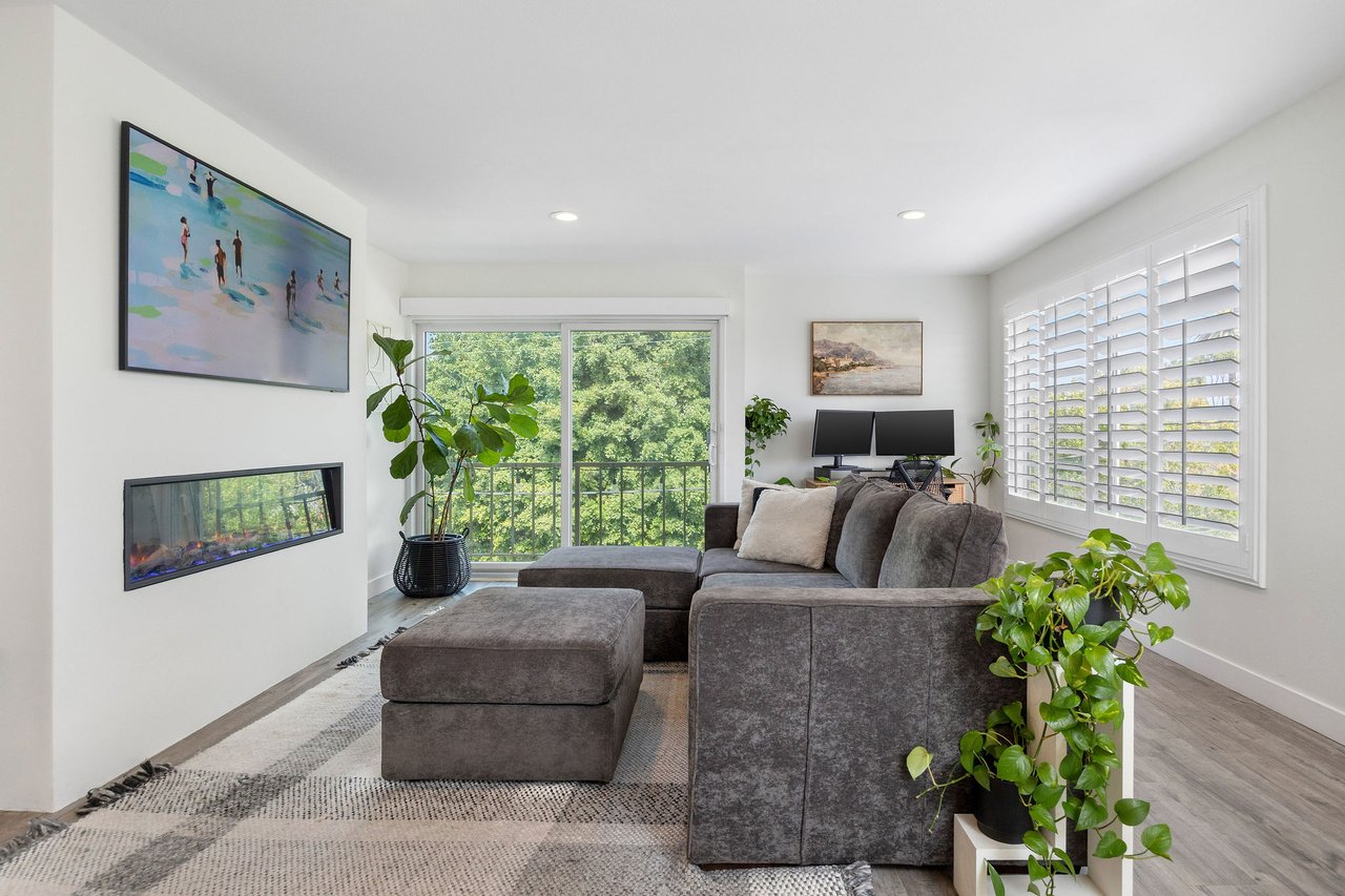 100 Loma Ave #404