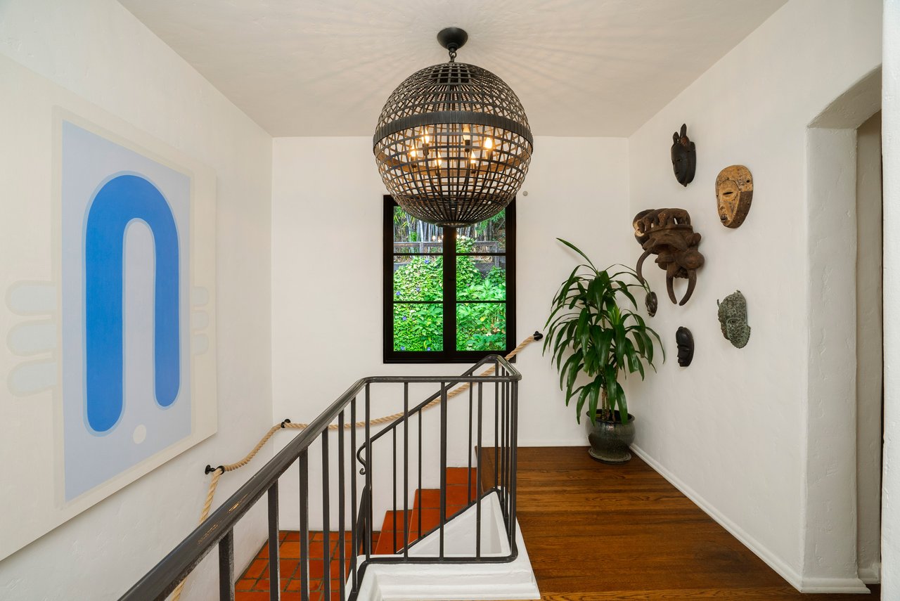 7939 Hillside Ave, Hollywood Hills