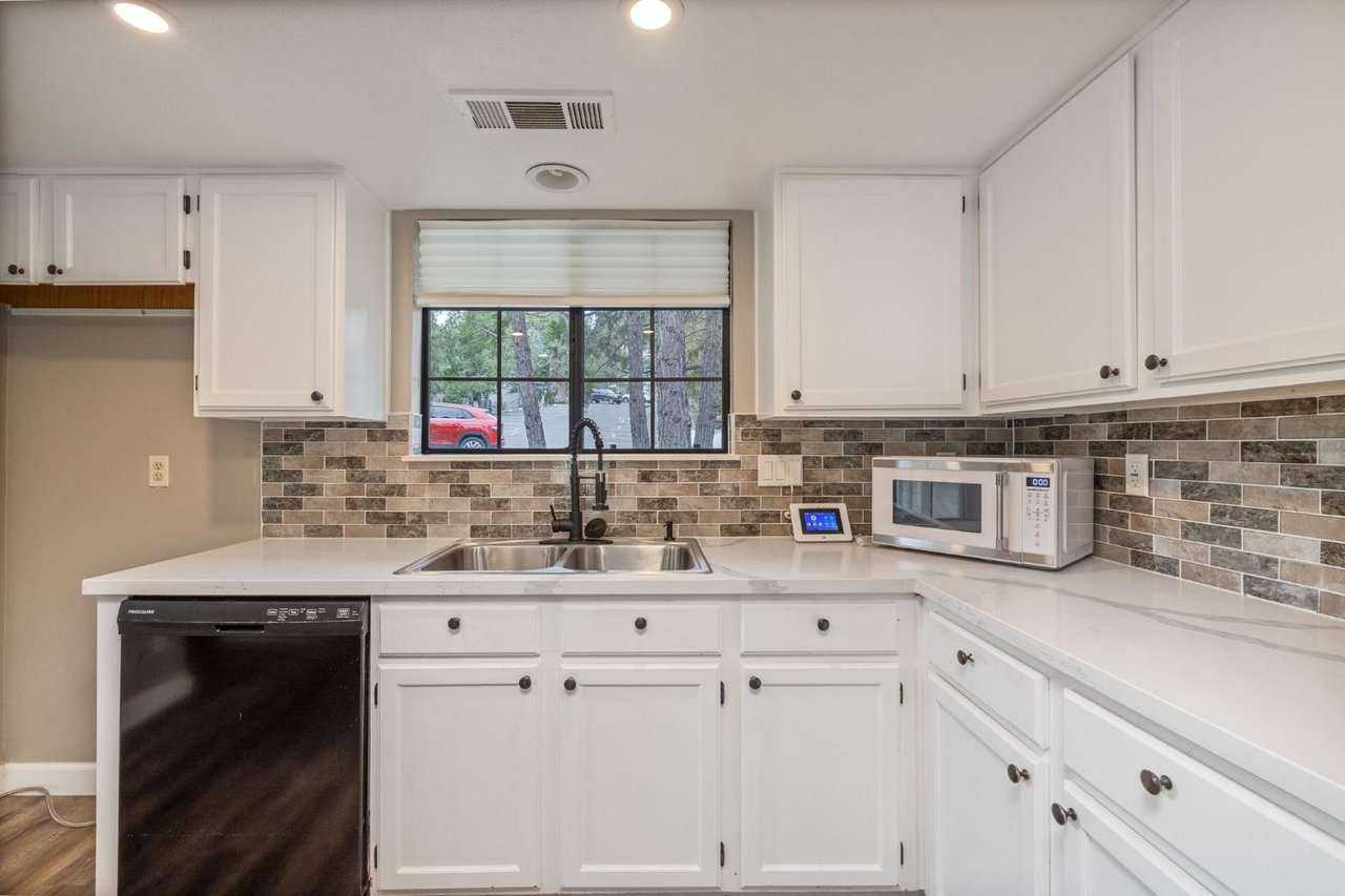 50850 Smoke Tree Trl, 
