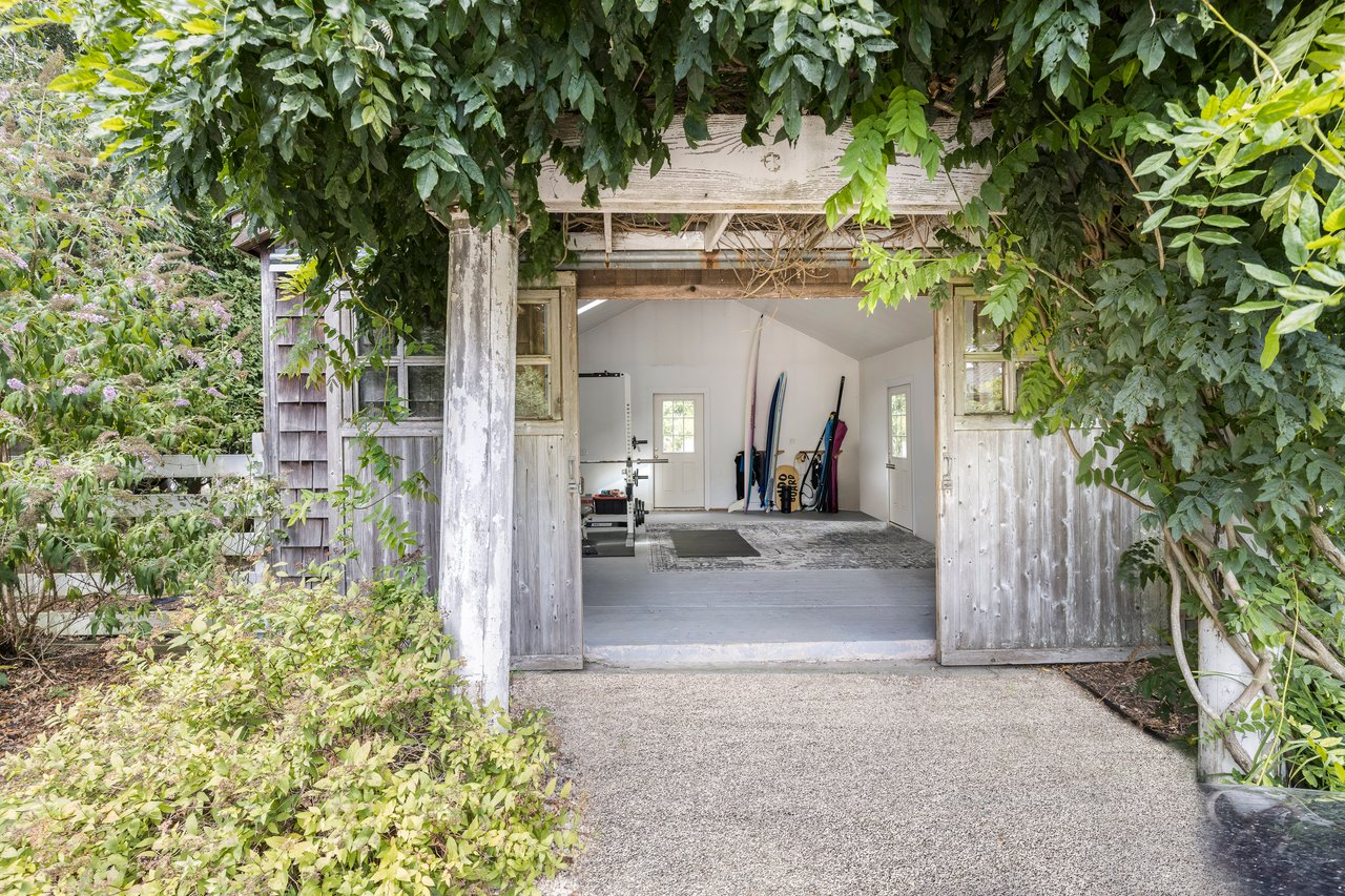 11 Cove Ave E, Sag Harbor