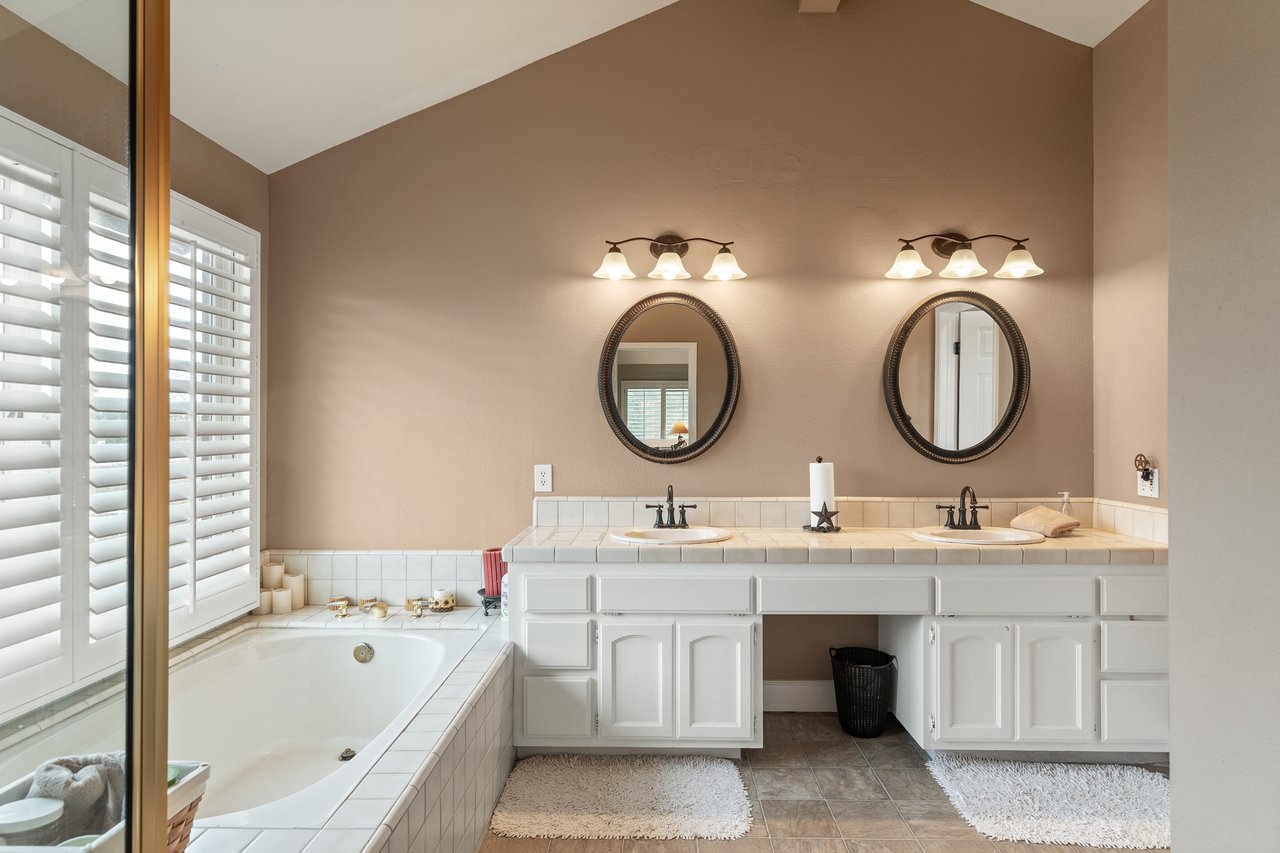 38405 Avenida La Cresta