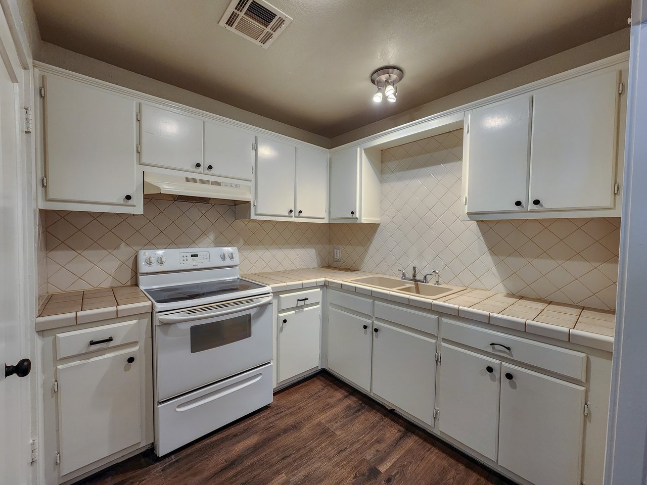 1002 Overland Ct