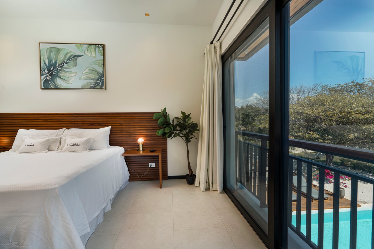 Villa Solana: Modern Luxury Steps from Playa Mansita in Hacienda Pinilla