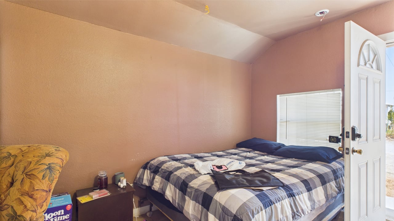 1017 W 5th