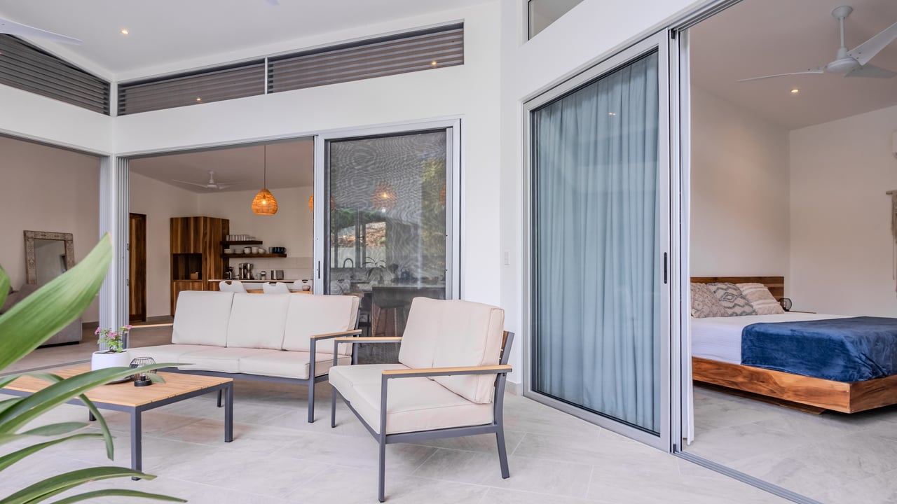 An Exclusive, Sunny Ridge-Top 4-Bed Designer House With Unforgettable Mountain & Jungle Views