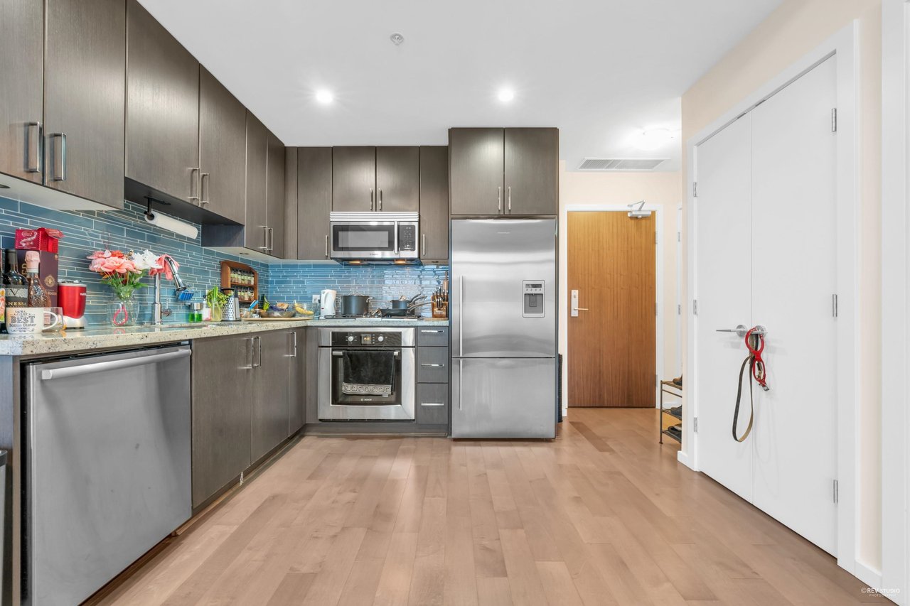 202-63 W 2nd Ave