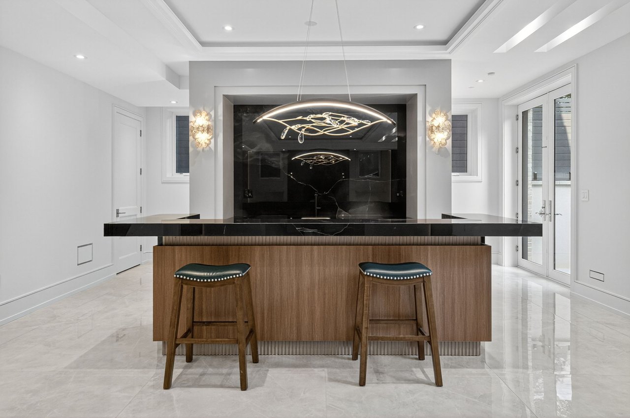 Distinctive Luxury Residence