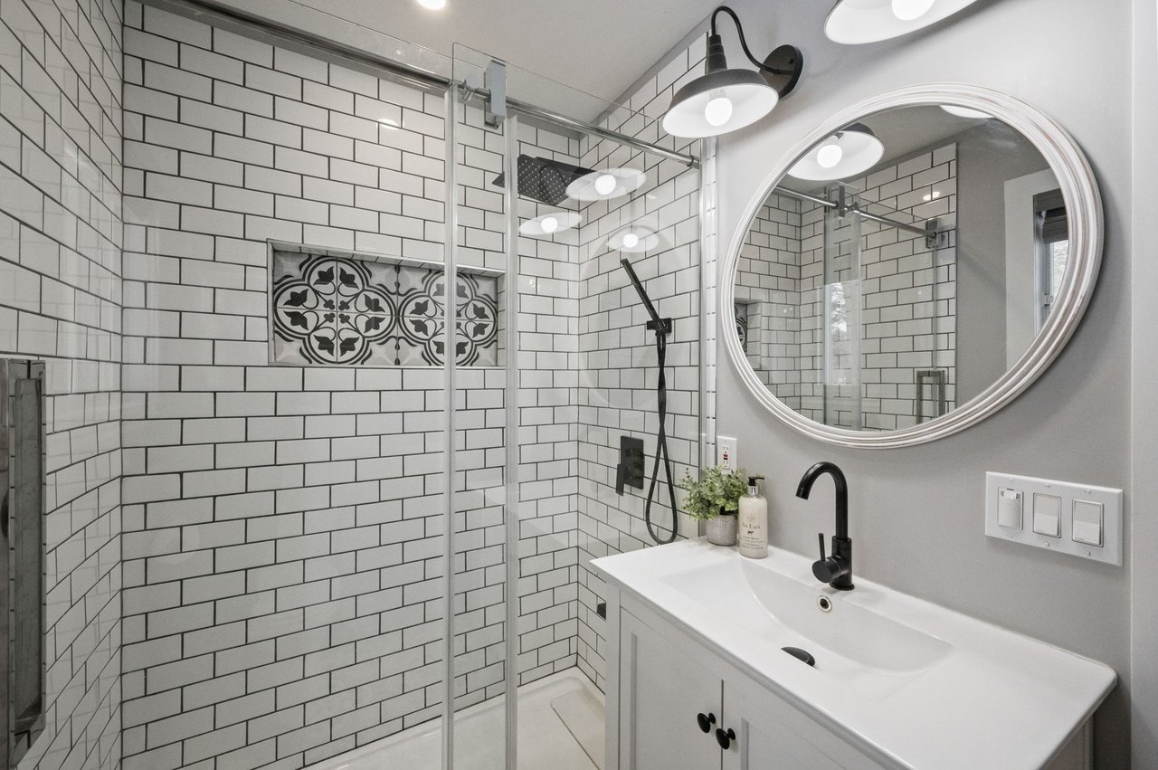 Cash Flow Lakeside Cottage