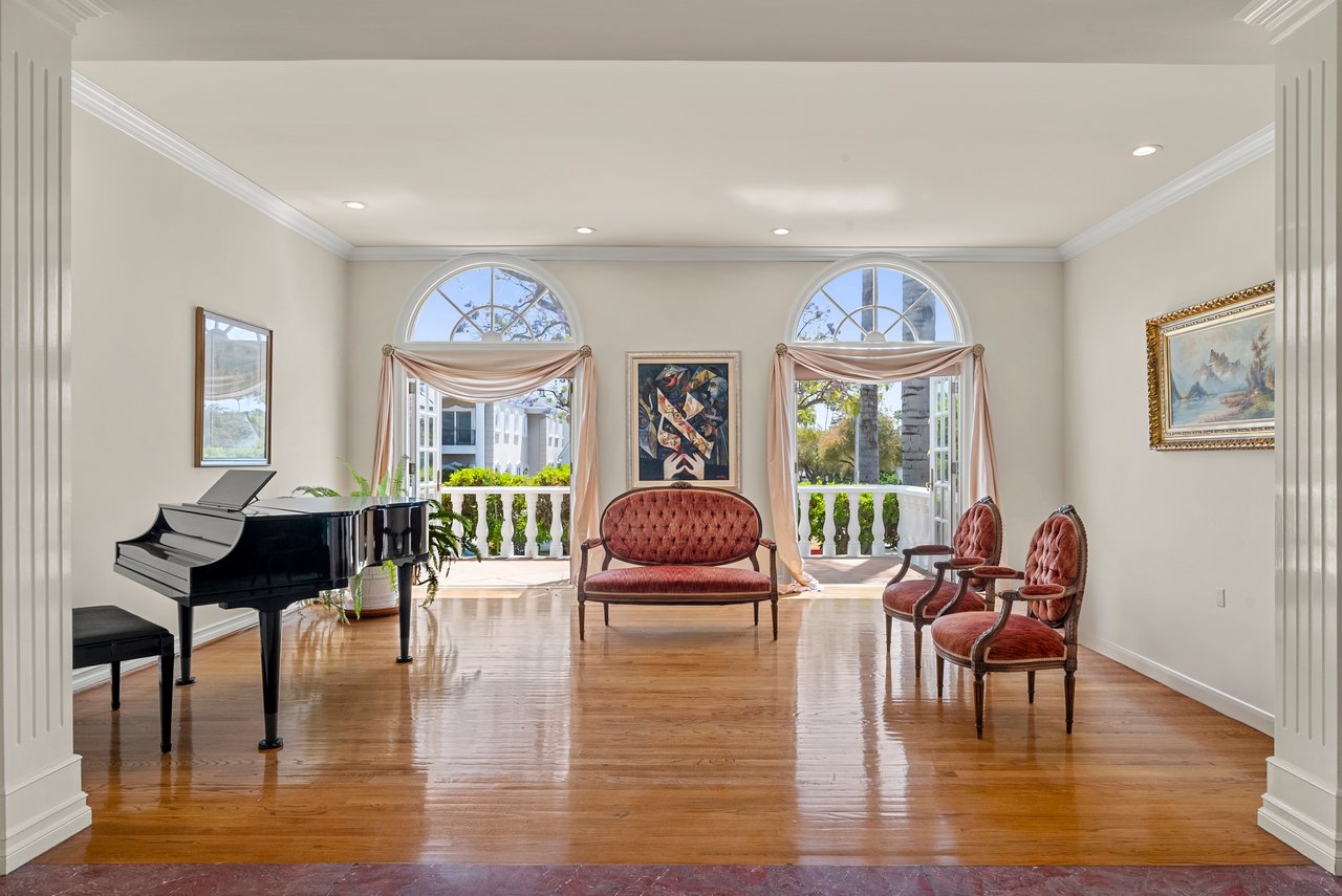 201 N Palm Dr, Beverly Hills
