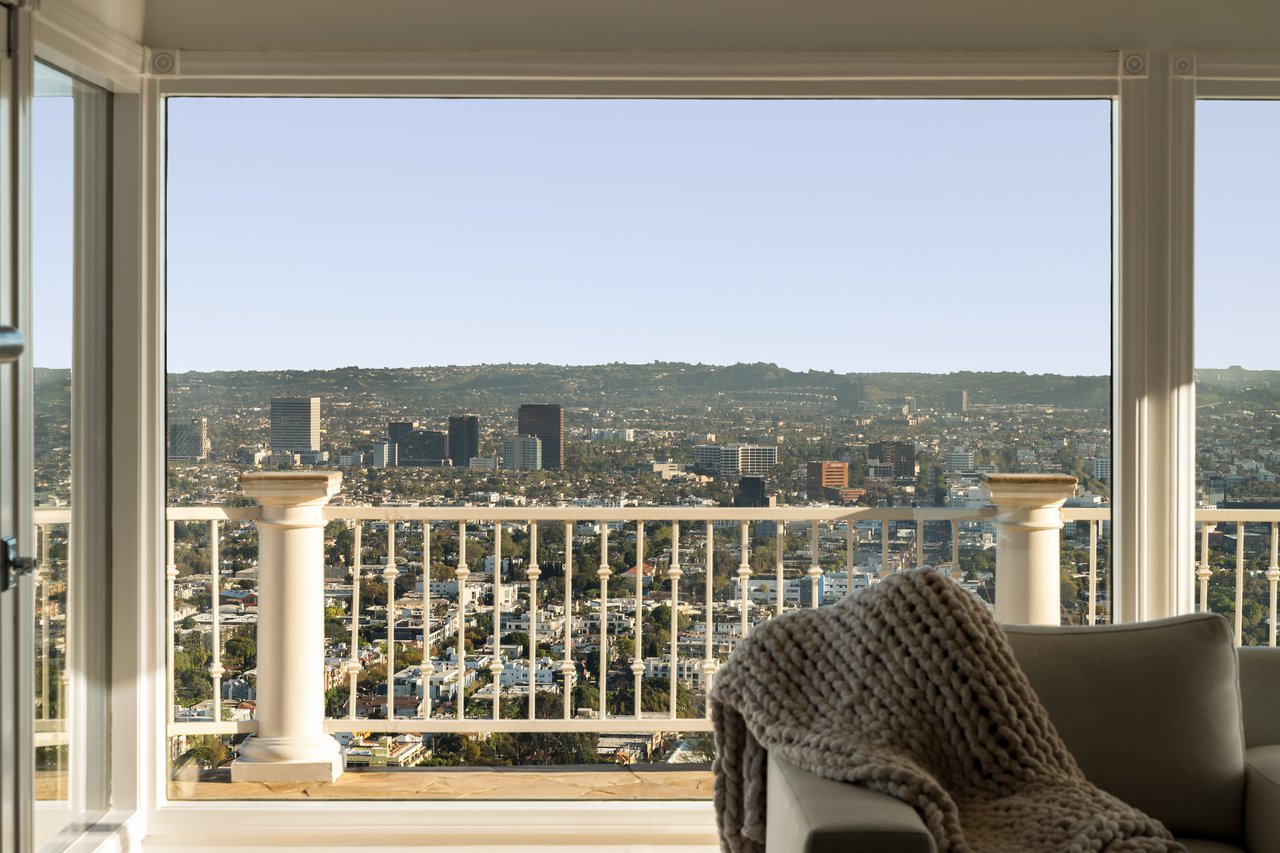 8527 Hedges Way, Hollywood Hills