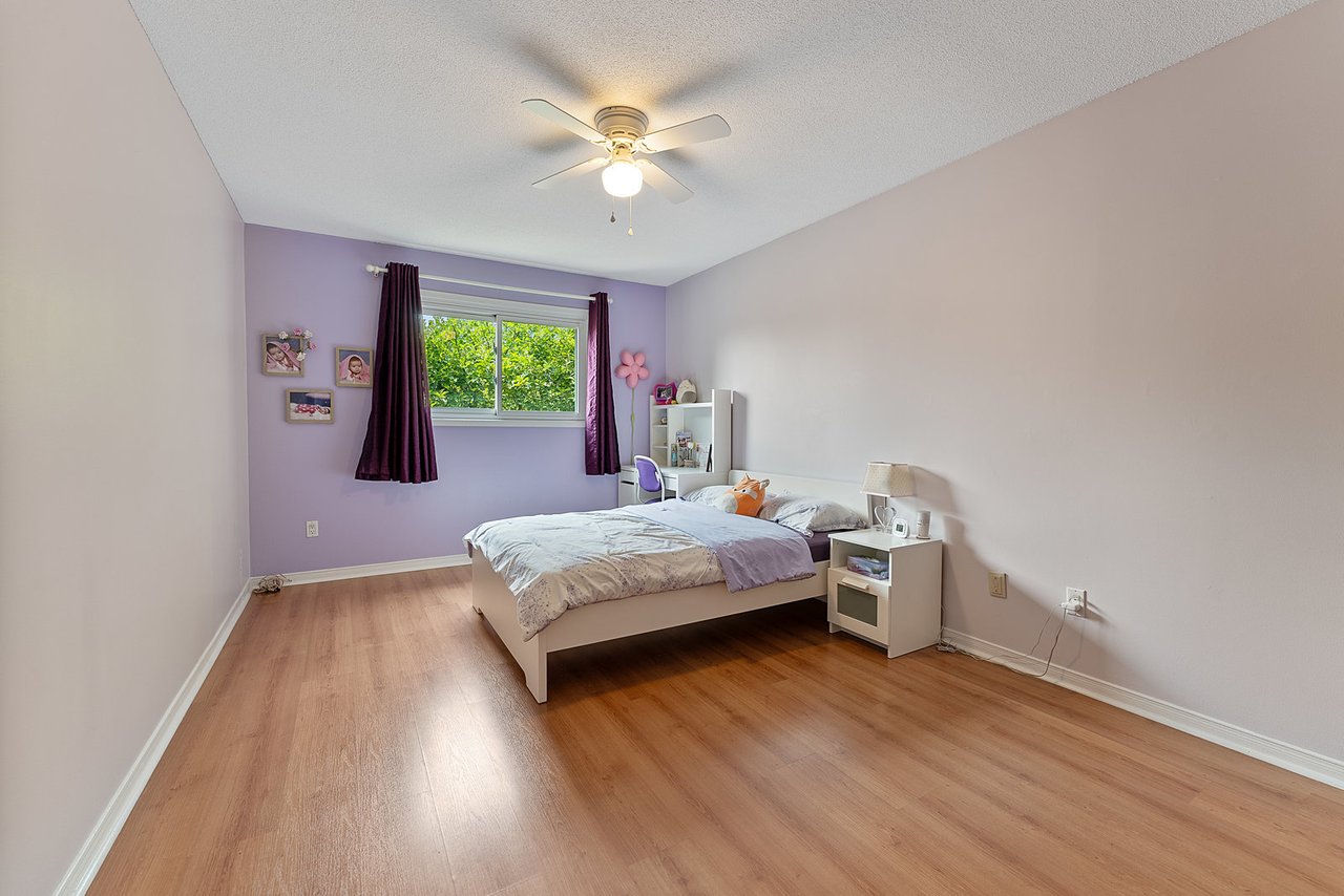 28 Thornway Ave