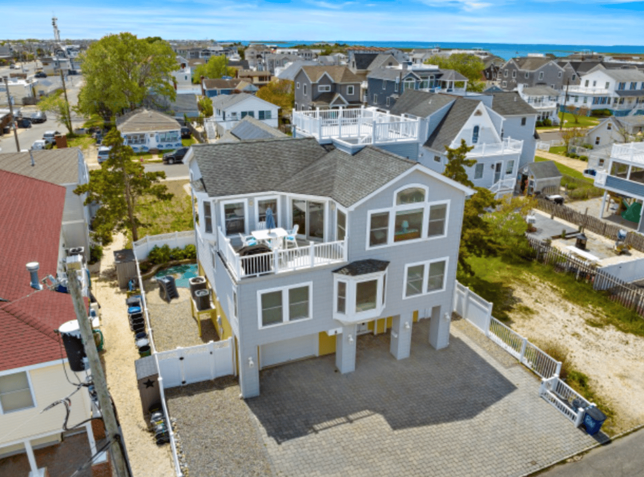 8 W Maryland Avenue
