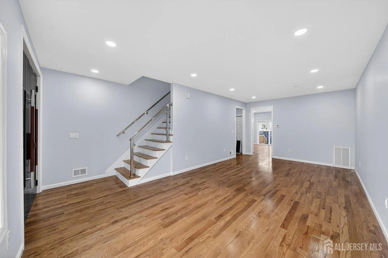 16 Hudson St
