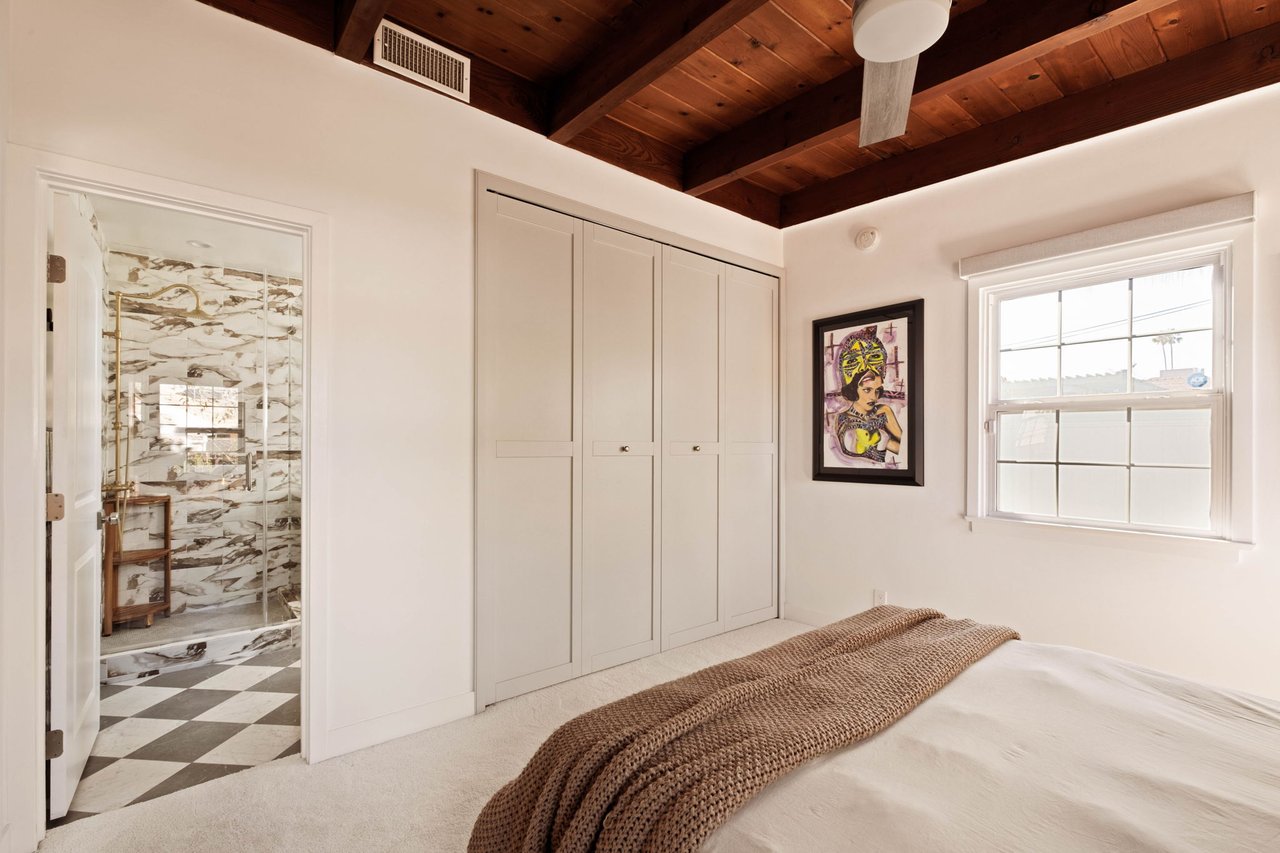 Effortless California Living in This Tarzana Ranch