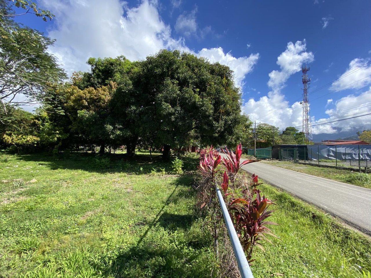 Flat And Usable Commercial Lot In The Heart Of Uvita With 90 Meters Paved Road Frontage!