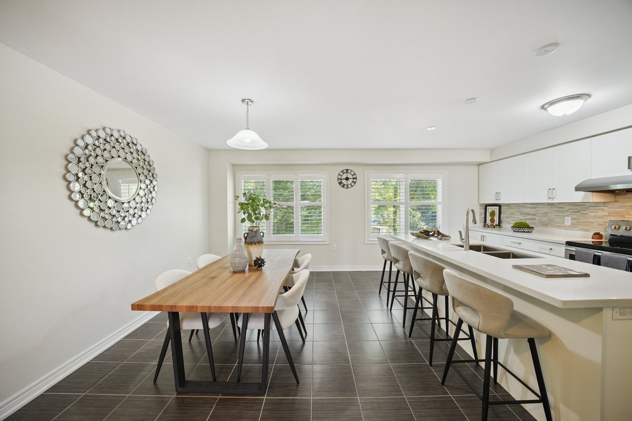 GORGEOUS TOWNHOME