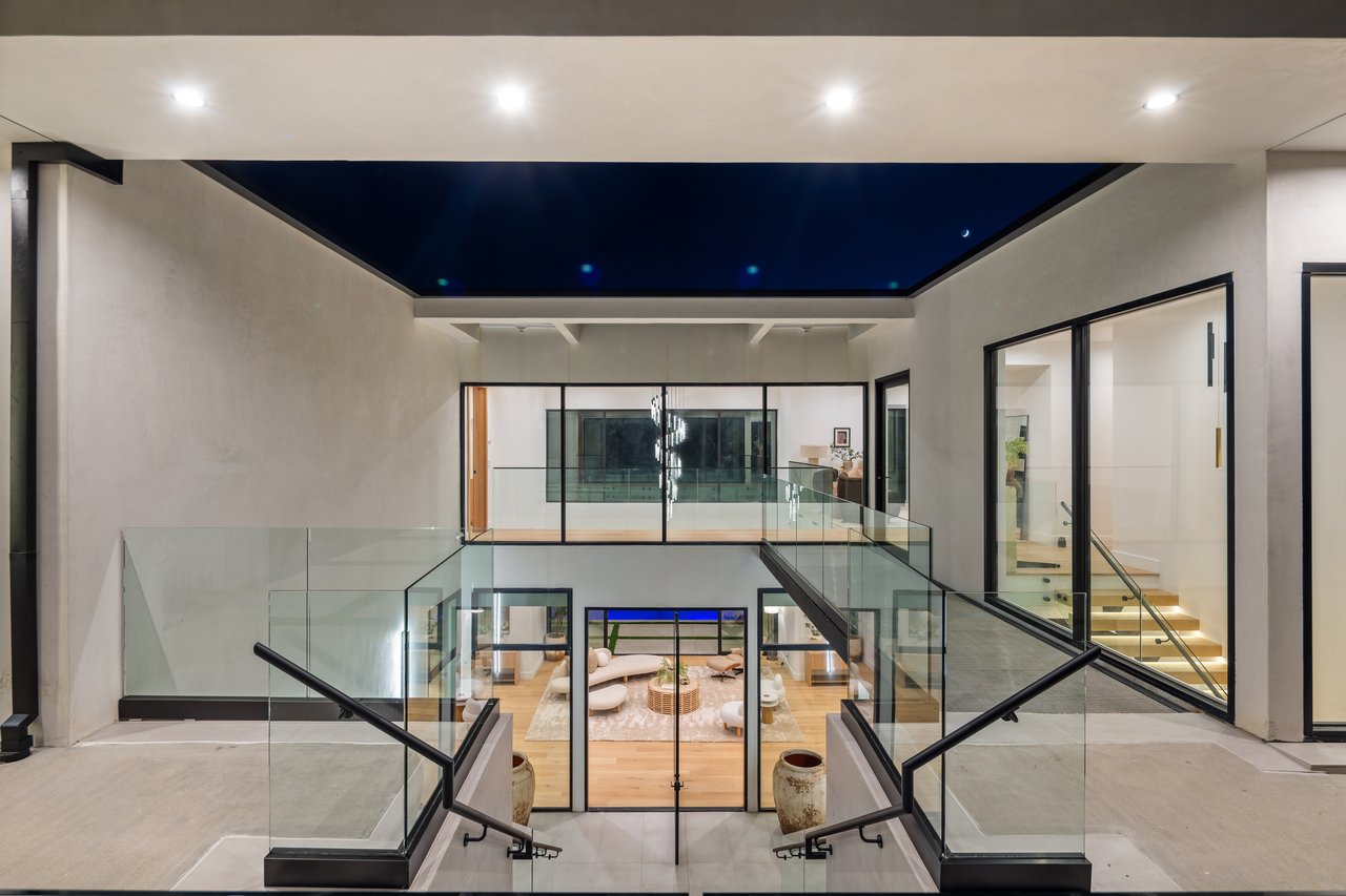 4732 Avenida Del Mar