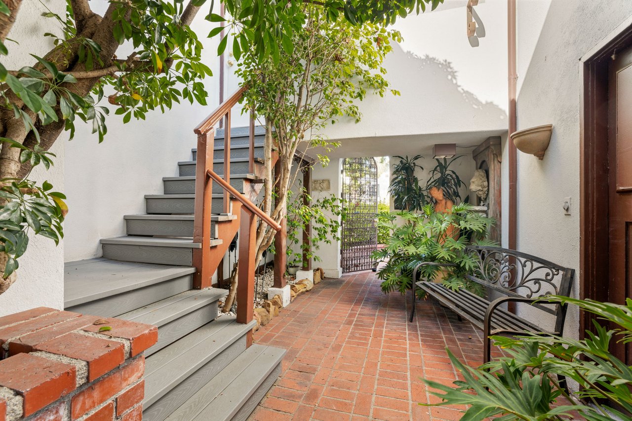 800 S Citrus Avenue