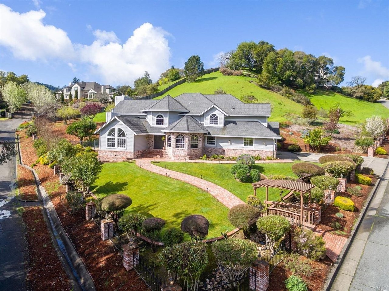 45 Oak Valley Dr