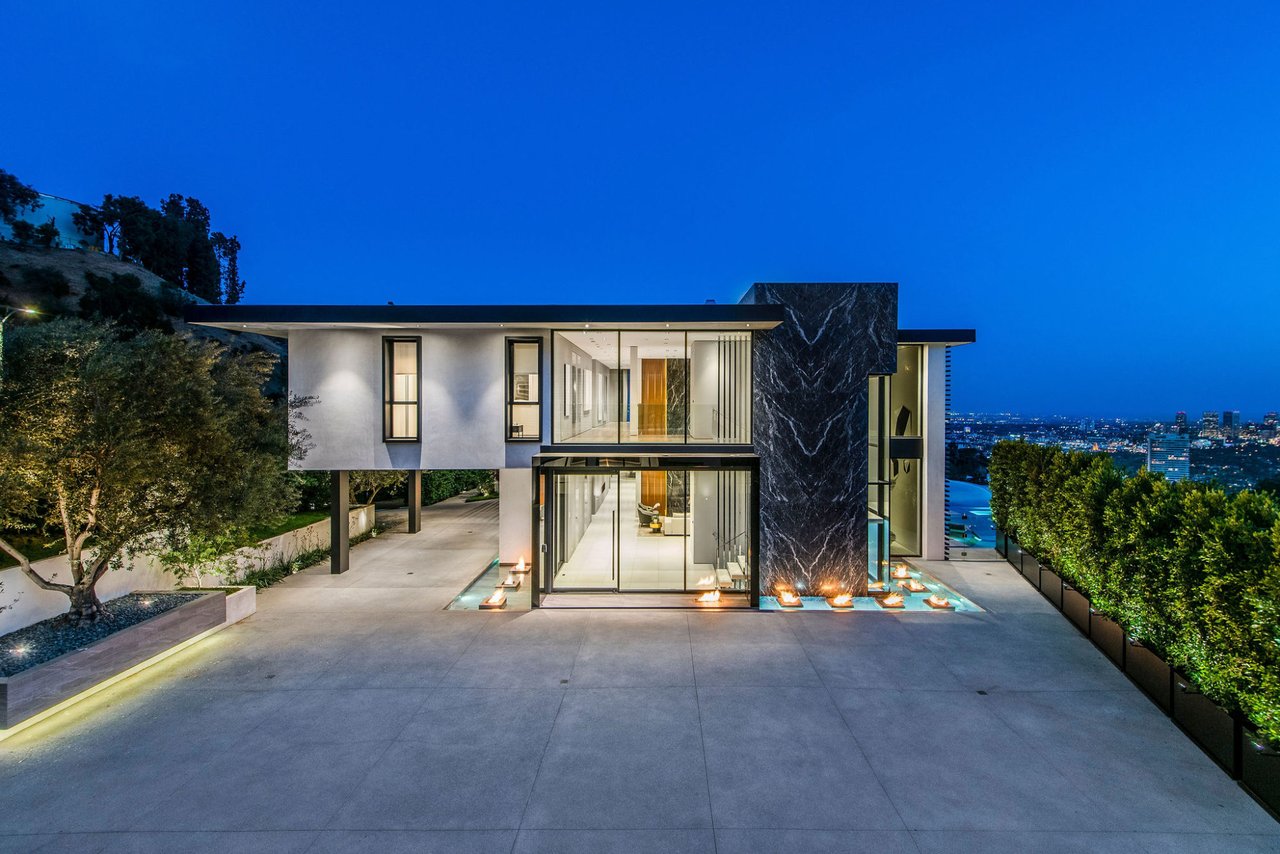 1677 N. Doheny Drive