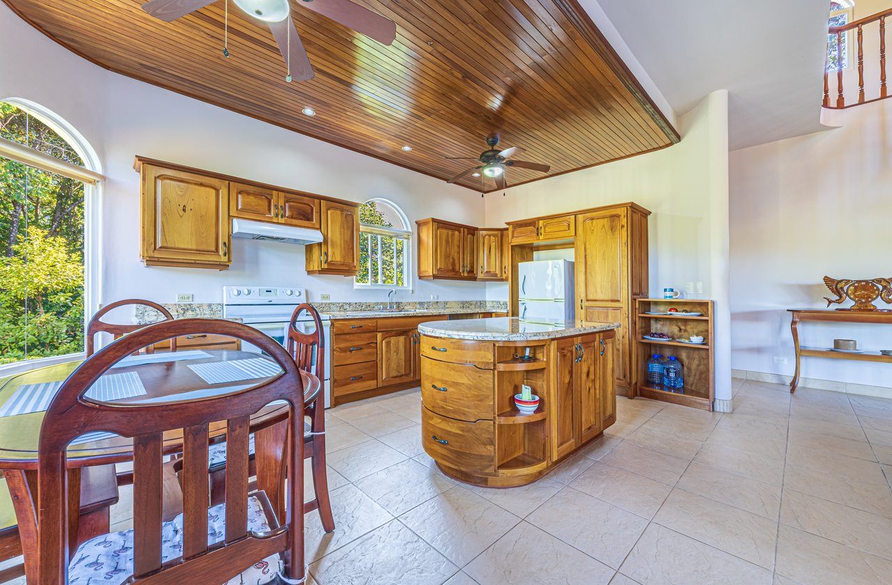 Elegant 3 Bedroom + Office Jungle Home in Puesta Del Sol, Ojochal