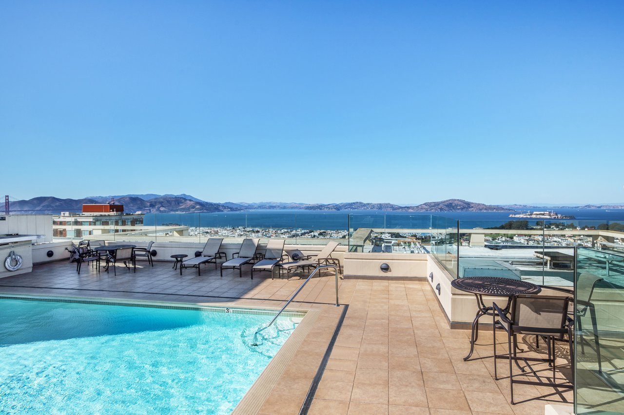 Contemporary Pacific Heights 1 Bedroom + Den