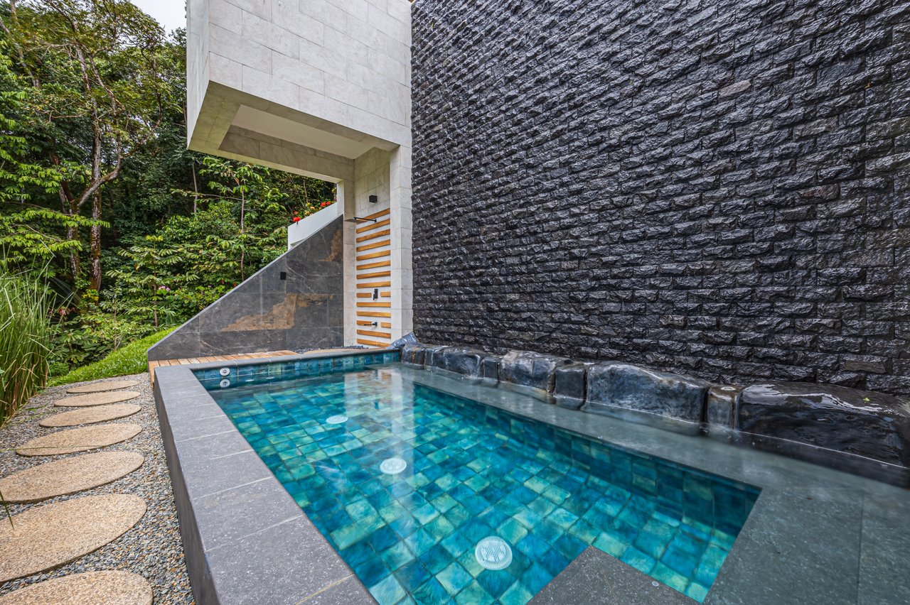 Casa Koules – Architectural 5-Bedroom Oceanview Estate in Prestigious Costa Verde Estates