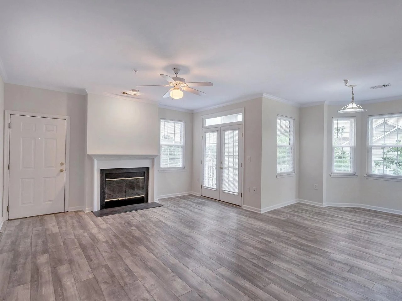 830 Beverley Dr, #203