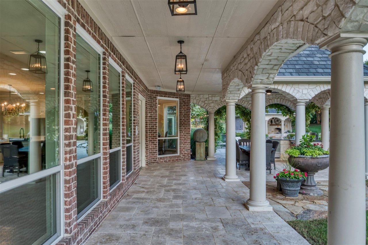 Exquisite Estate On 2.5 Acres - Heath, TX