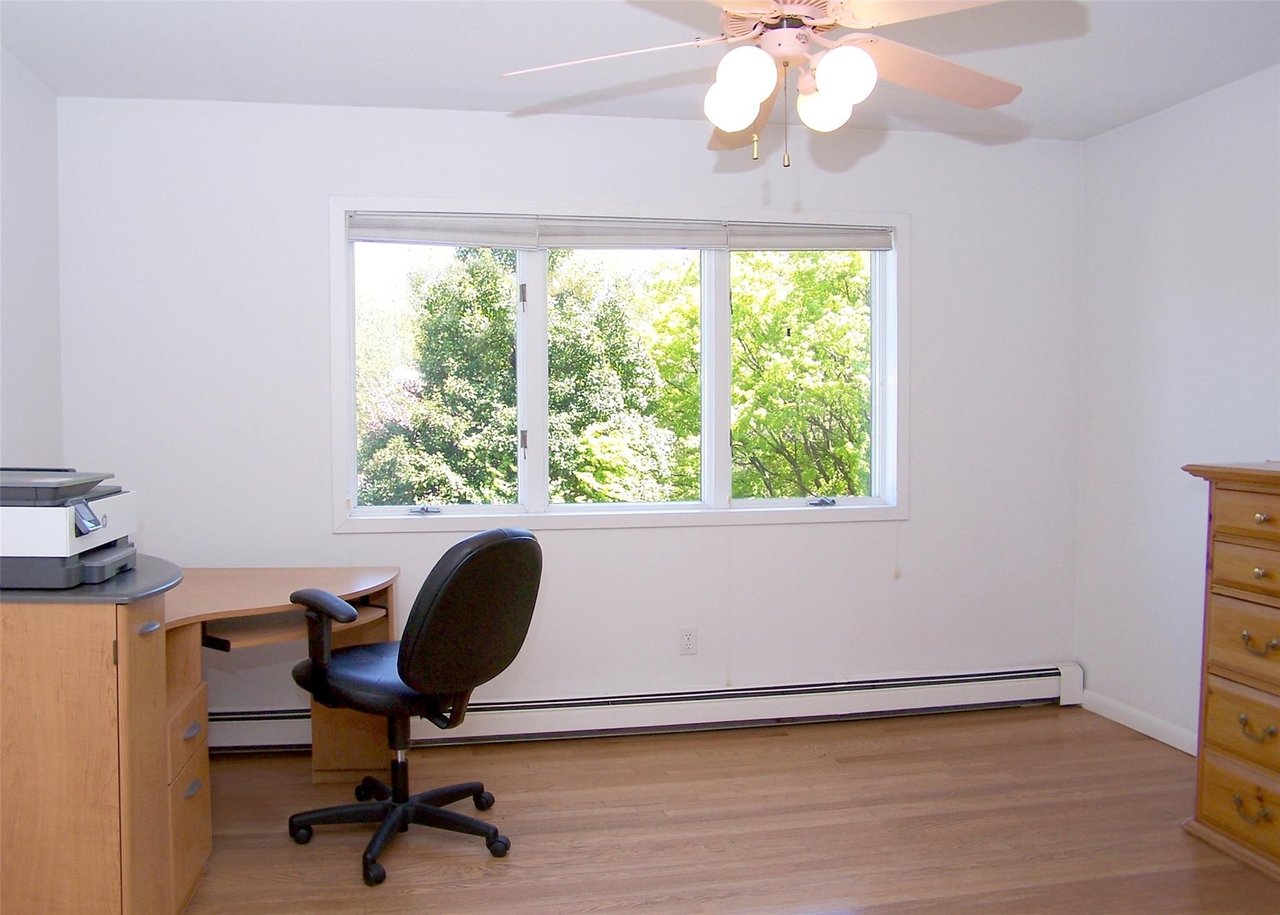220 Bellport Ave