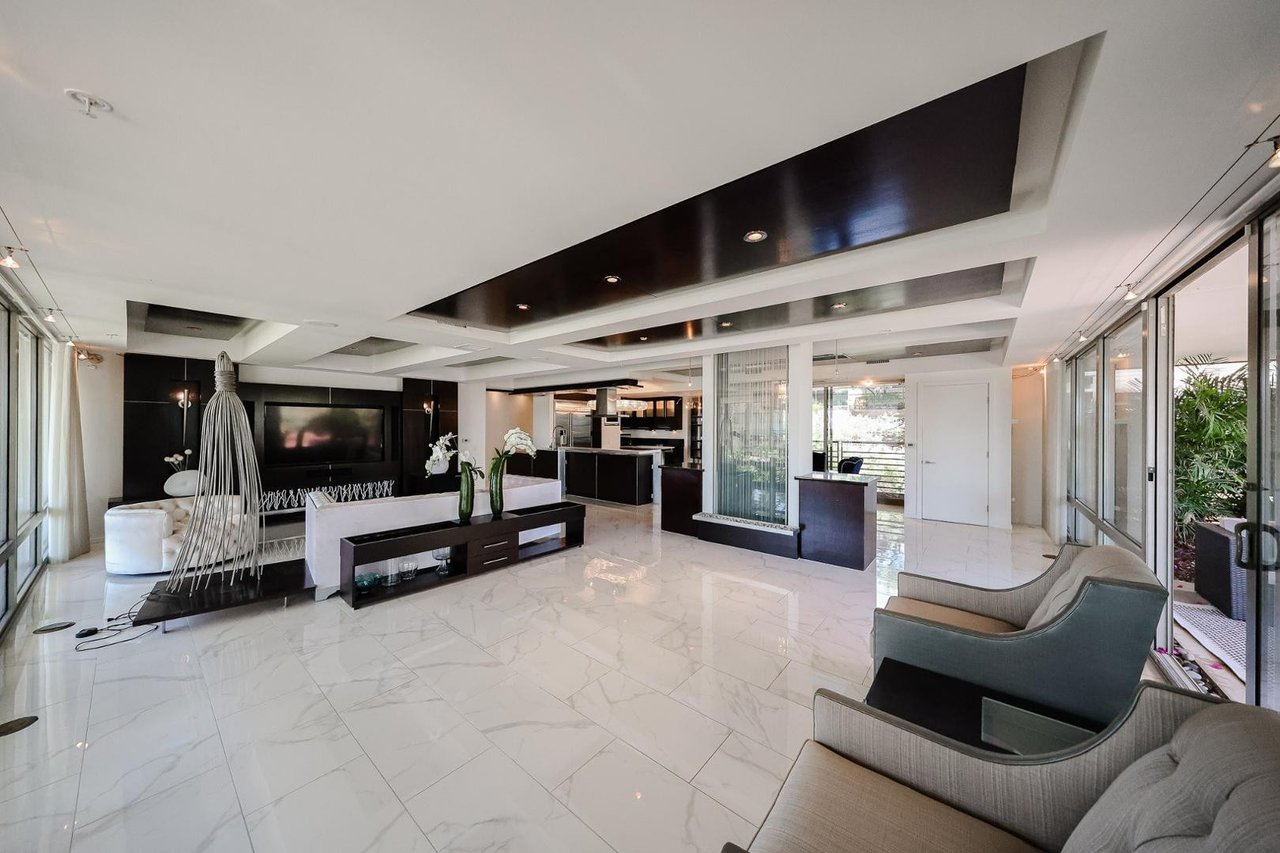 7157 E Rancho Vista Dr, #3006