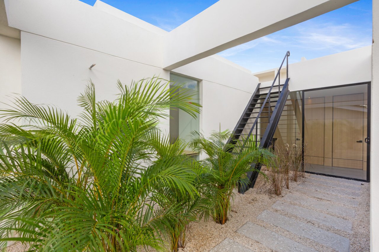 Villa Juba | Contemporary 4-Bedroom Villa with Mono Loco Beach Club Membership in Tamarindo