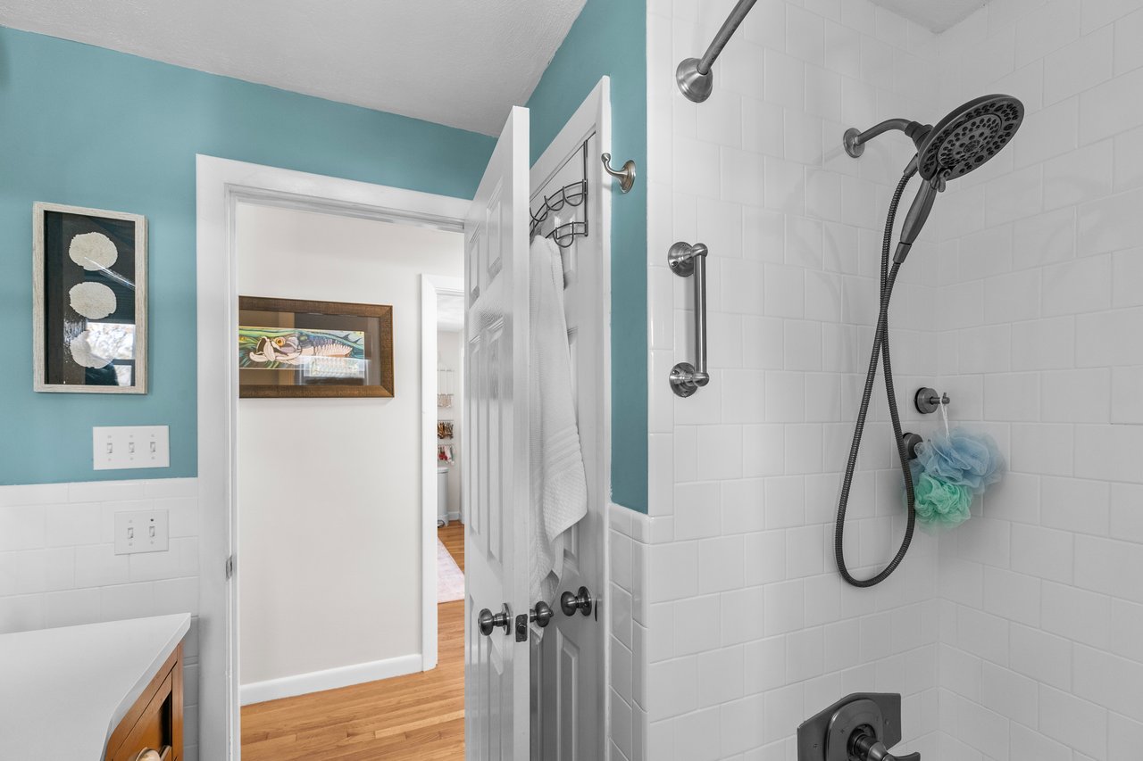 60 Knollwood Circle, North Kingstown, RI 02852