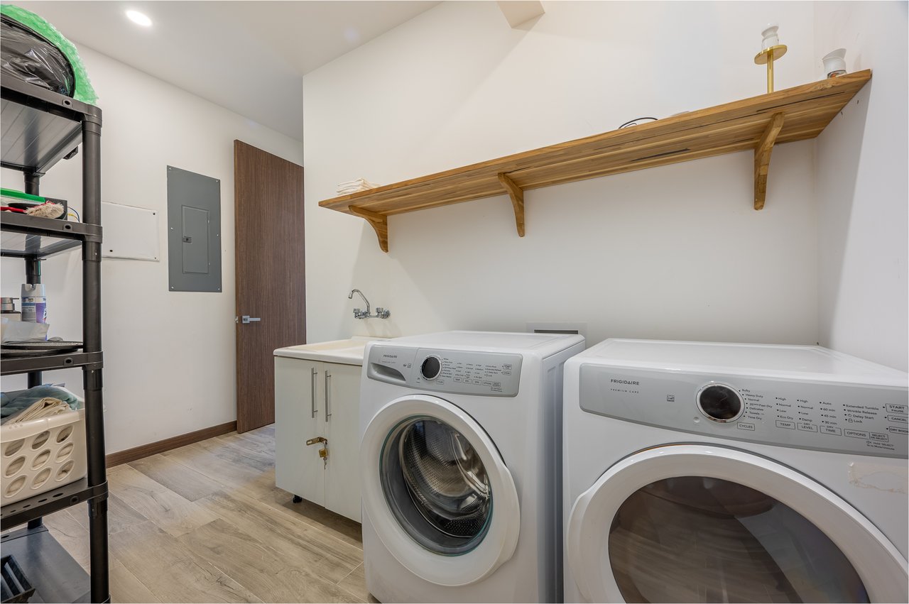 Malinches 27 A/B | Turnkey 6-Bedroom Duplex Investment in Hacienda Pinilla