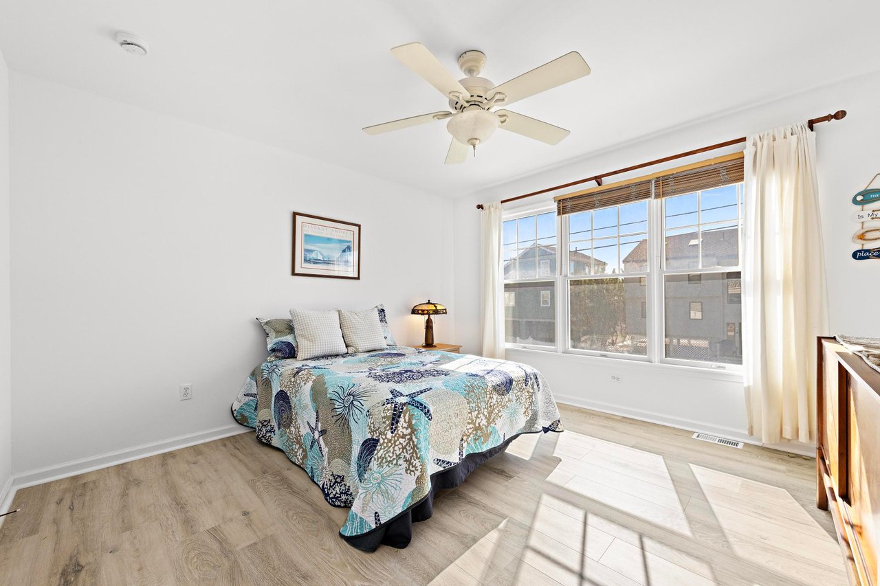 7 W Julia Ave, Long Beach Twp