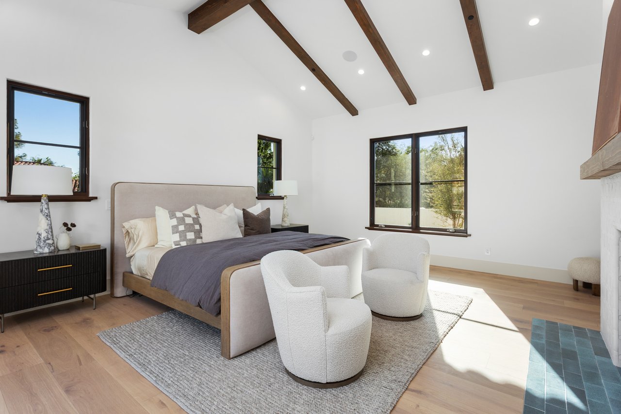 4605 E ROCKRIDGE Road