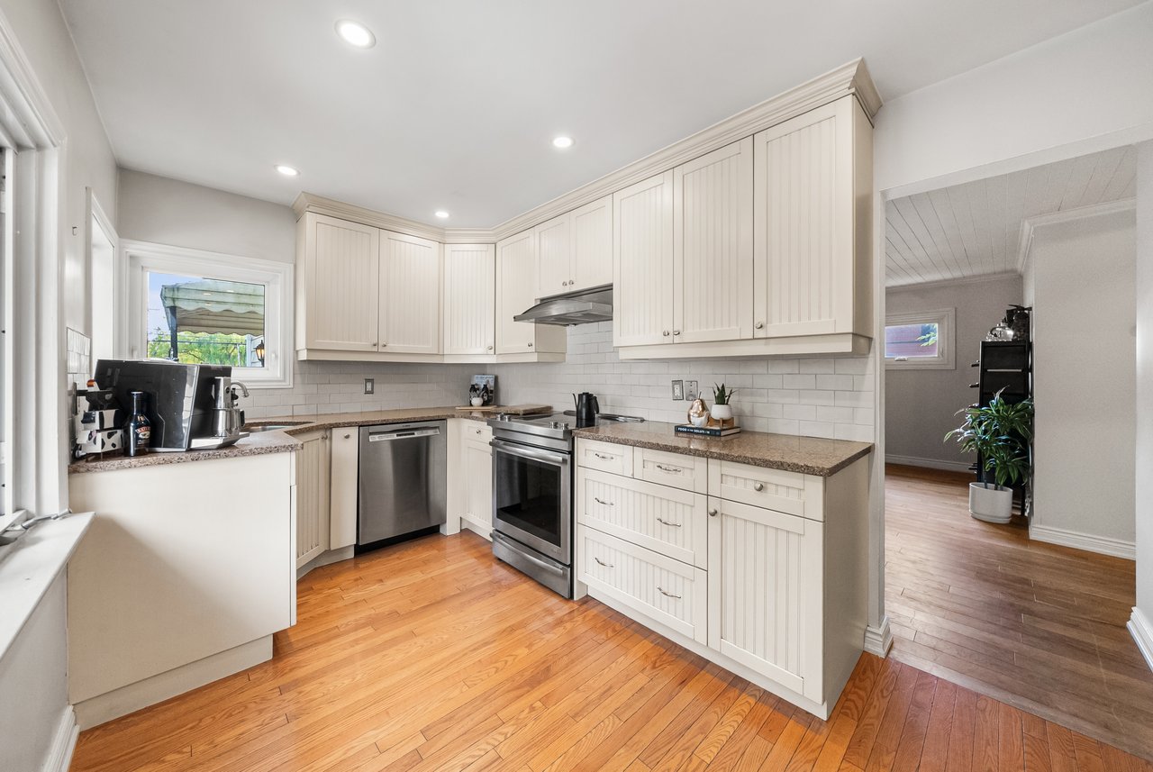 1141 Lakeshore Rd W