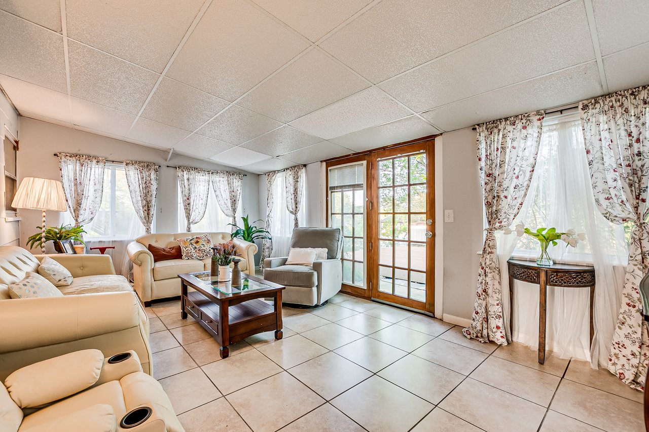 12 Sherry Rd