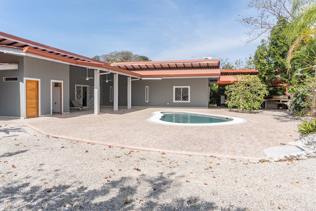 Casa Congo / Barrio Los Monos , Sámara, Guanacaste