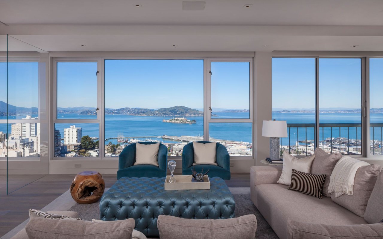 Panoramic Views at 1070 Green